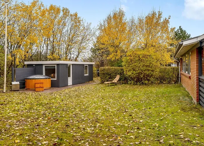 Cozy With A Wilderness Bath And Covered Terrace Ferienhaus