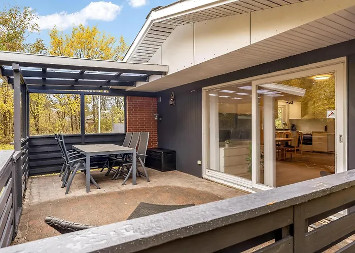 Cozy With A Wilderness Bath And Covered Terrace * Sindrup